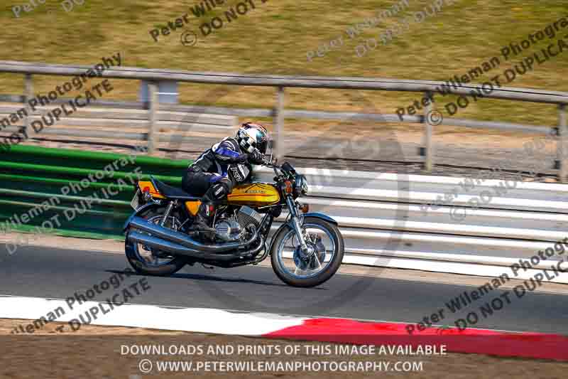 Vintage motorcycle club;eventdigitalimages;mallory park;mallory park trackday photographs;no limits trackdays;peter wileman photography;trackday digital images;trackday photos;vmcc festival 1000 bikes photographs